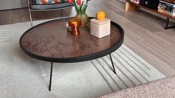 Round Coffee table with copper-colored top, Leolux, Metal, Black, Modern (photo 2 of 6)