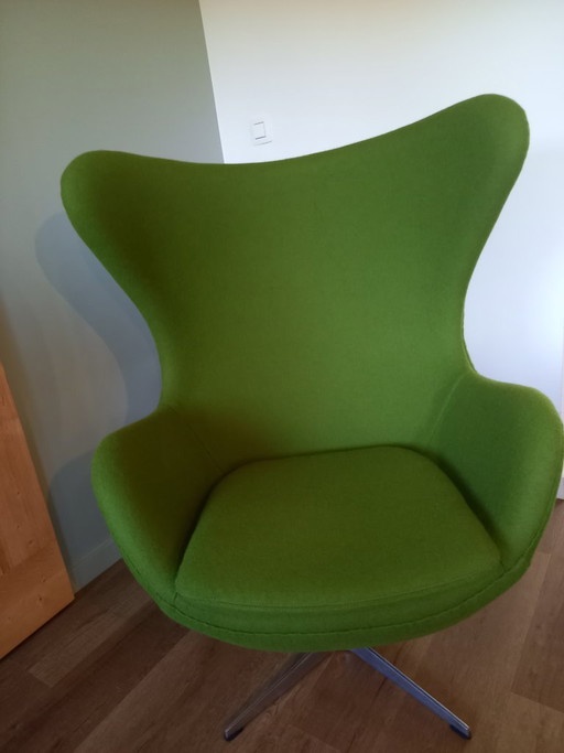 Egg chair replica naar model Arne Jacobsen