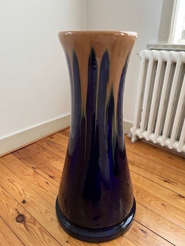 Colonne de plantes avec pot