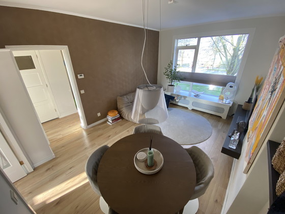 Image 1 of Table de salle à manger extensible Royal Oak Marstrand en chêne foncé jysk