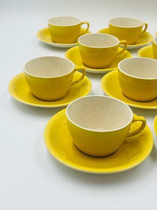 Servizio da tè vintage Boch Belgium da 10 tazze, colore giallo, proveniente dal Belgio.