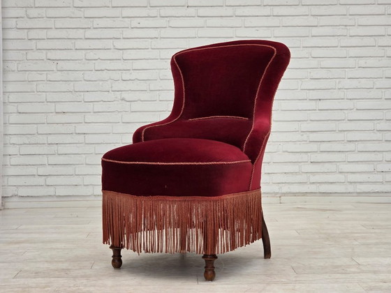Image 1 of Sillón de cóctel danés de la década de 1950, tapizado en terciopelo rojo cereza.