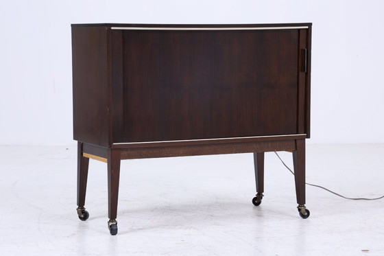 Image 1 of Bellissima cassettiera d'epoca su rotelle | Armadio di metà secolo | Armadio phono retro in legno #07-07