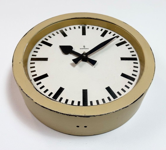 Image 1 of Beige Industriewanduhr von Siemens, 1950er Jahre