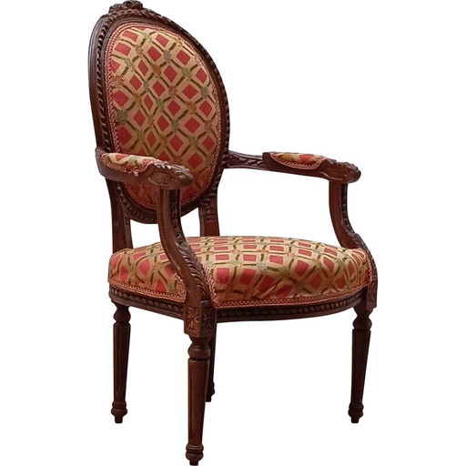 Poltrona vintage a medaglione in legno scuro e intagliato