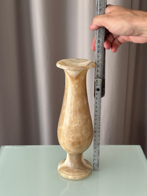 Grand vase vintage sculpté dans du marbre onyx naturel massif. – Stone (photo 11 of 11)