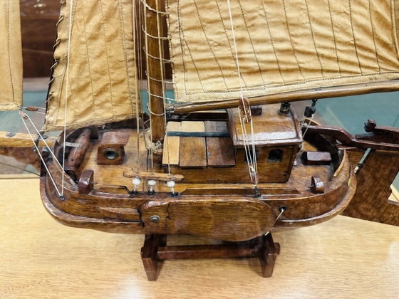 Ancien voilier Hengst dans une vitrine – Objets déco, Verre, Textile (photo 10 of 13)