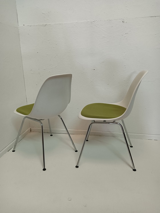 Image 1 of 2X Vitra Eames DSX stoelen