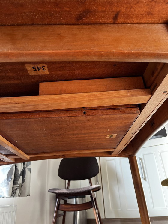 Image 1 of Vierkante uitschuifbare vintage eettafel met ronde vormen