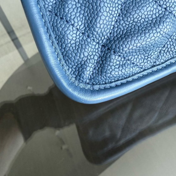 Image 1 of Chanel French Riviera – Gestepptes Kalbsleder mit Caviar-Muster, blau-silberne Beschläge, Serie 15