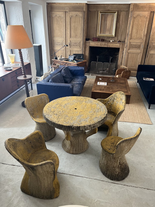 Garden furniture made of concrete with a wood-like finish