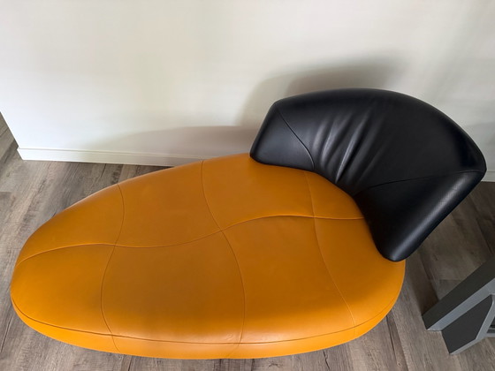 Leolux Kikko Chaise Longue. Giallo Nero pelle – Cromo (photo 3 of 6)
