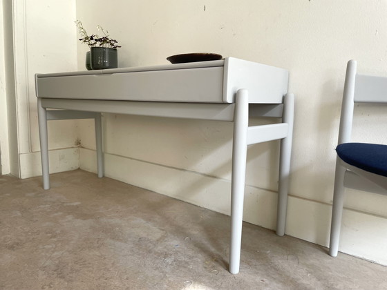 Image 1 of Kaptafel vintage du Danemark. Vous pouvez aussi comme entrée meubel gebruikt worden 