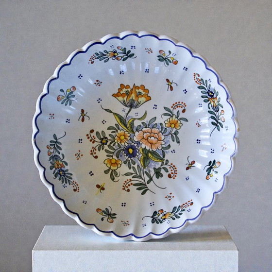 Image 1 of Grande ciotola con piede realizzata a mano da Moustiers, dipinta a mano