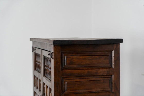 Image 1 of Schitterende Spaanse brutalistische kast uit de jaren 1950.