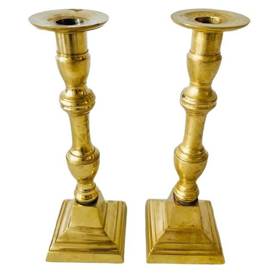 Image 1 of Set zware Vlaamse messing gouden kandelaars vierkant 1900's