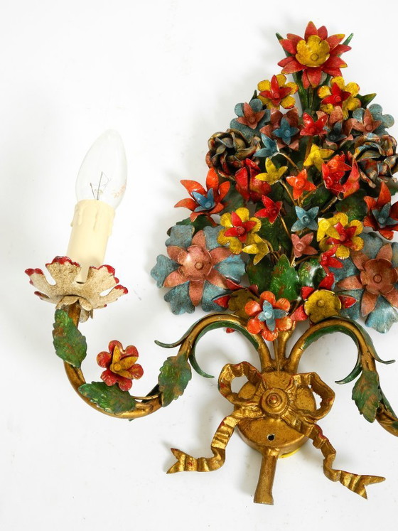 Image 1 of Une paire de magnifiques appliques murales en métal doré et peint à la main, datant des années 1960, signées Hans Möller.