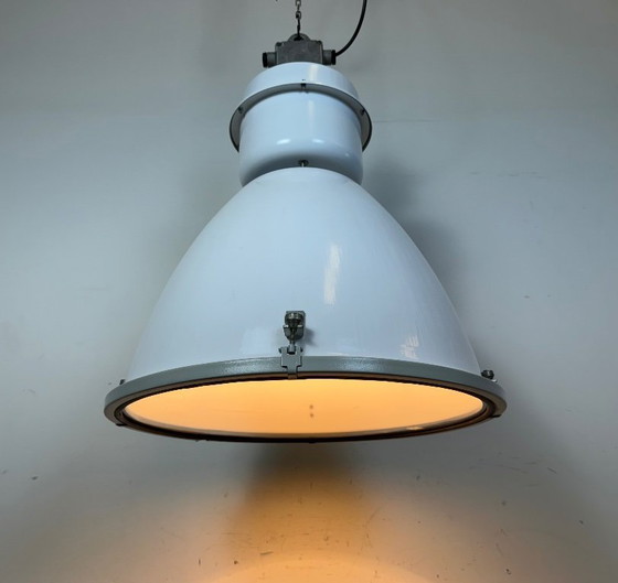 Image 1 of Lámpara industrial grande de esmalte blanco con pantalla de cristal, década de 1990