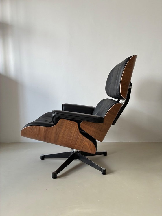 Image 1 of Vitra Eames Lounge Chair & Ottoman NIEUW
