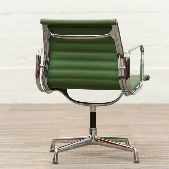 Image 1 of Vitra Ea 108 Drehstuhl