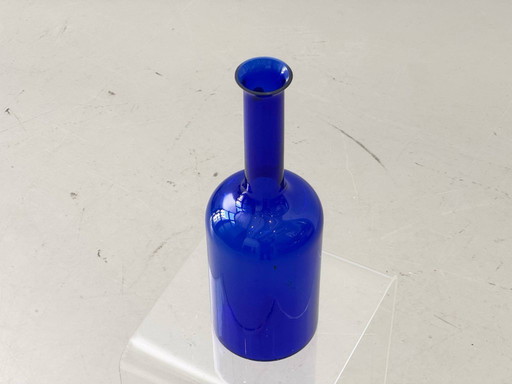 Jarrón azul cobalto de vidrio soplado a mano, década de 1970.