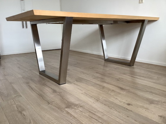 Image 1 of Design-Esstisch 100x200 cm, Tischplatte aus Massivholz und Gestell aus Edelstahl.