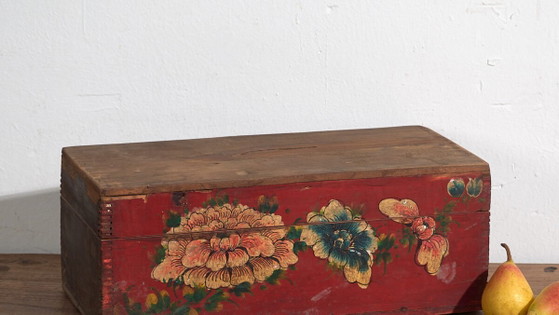 Antique red case with floral motifs (c.1900) #34 – Decorative Objects (photo 3 of 40)