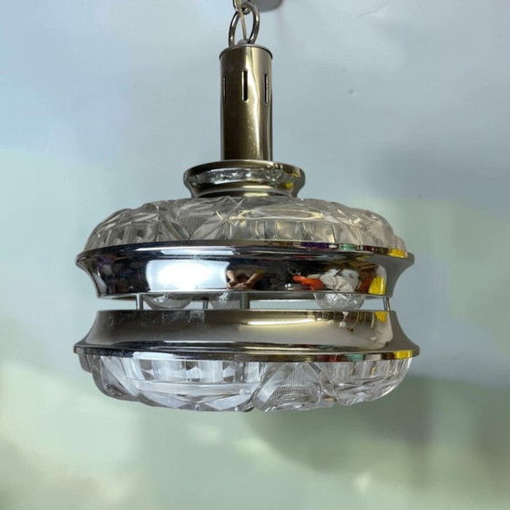 Lampada a sospensione in stile moderno italiano a forma di UFO, con vetro tagliato e cromo, anni '70. (photo 5 of 15)
