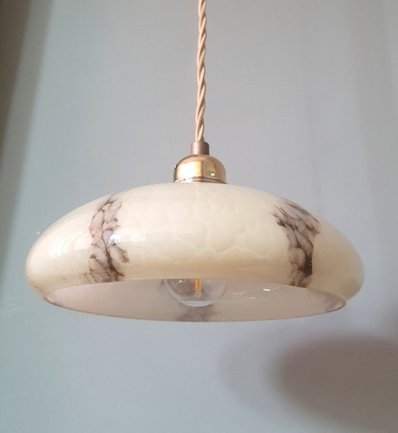 Image 1 of Lampada a sospensione vintage in vetro opalino effetto marmo, in stile Art Déco.