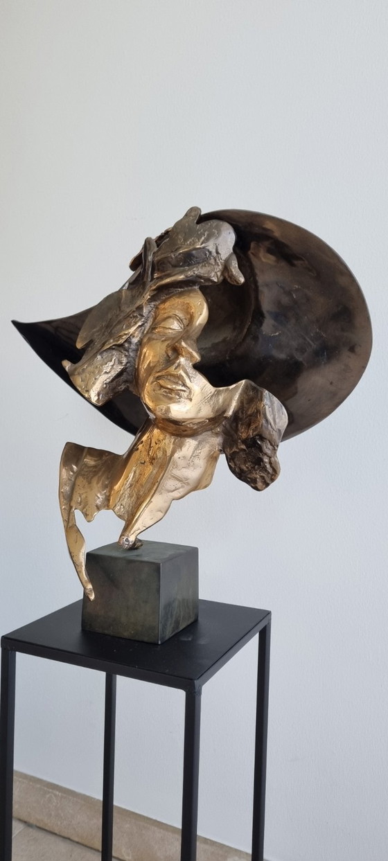 Lohé Bronze Sculpture of a Woman's Head with Hat, Gold, Art Deco (photo 2 of 6)