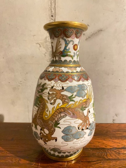 Chinees cloisonné-vaasje (email op messing), 20e eeuw.