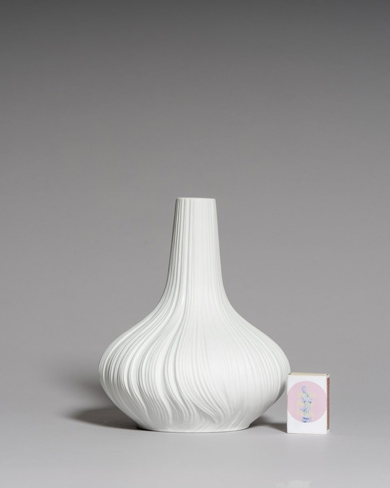 Image 1 of Martin Freyer für Rosenthal Studio-Line: Skulpturale weiße "Plissée"-Porzellanvasen, Deutschland, 1968 - Satz von zwei