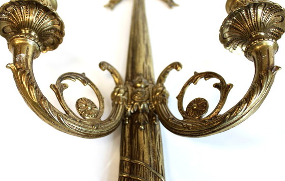 Image 1 of Paire d’appliques murales en bronze doré, Style Louis XVI.