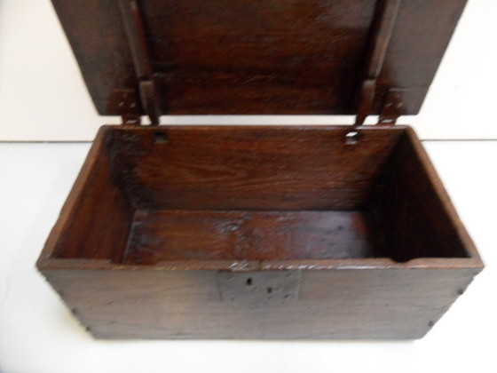 Image 1 of Coffre ancien en chêne