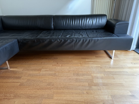 Image 1 of Divano angolare in pelle nera, 2 pezzi, marca Poltrona Frau