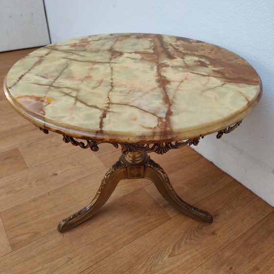 Table basse ronde Vintage Regency avec plateau en marbre onyx 65cm – Tables basses, Marble, Brass (photo 4 of 10)
