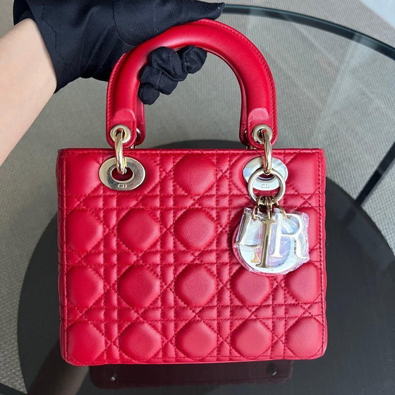 Image 1 of DIOR LADY SMALL FLAP - PELLE DI AGNELLO CANNAGE ROSSO CON DETTAGLI ORO