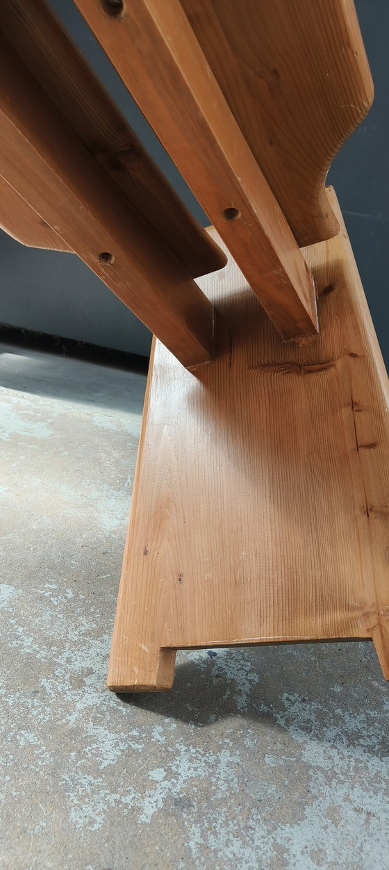 Image 1 of Sgabello svedese di metà secolo in pino scolpito attribuito a Gilbert Marklund