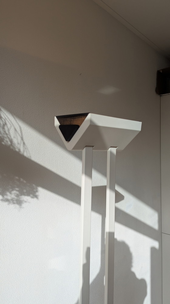 Image 1 of Philips sculpturale vloerlamp met dimmer uit de jaren 80, postmodernistisch van aard.