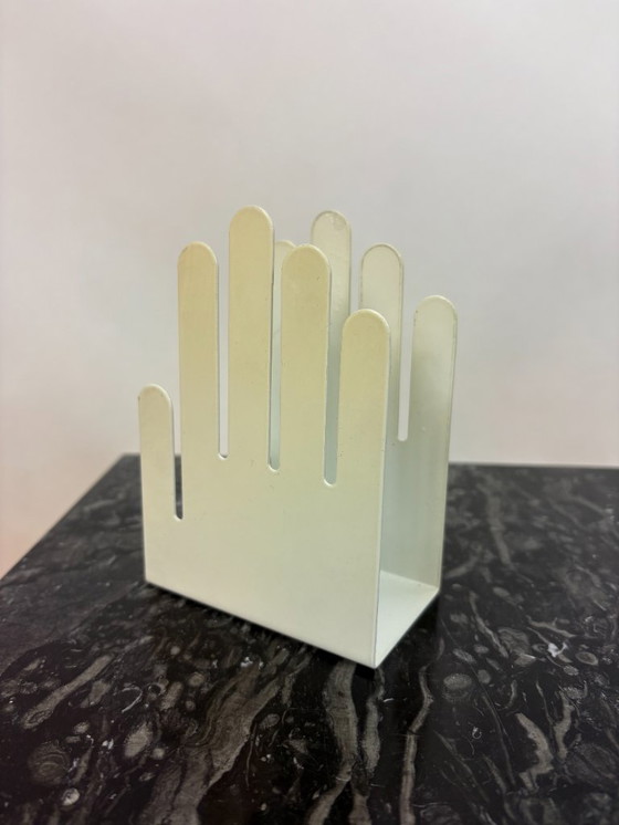 Image 1 of Porte-serviettes en forme de main - Porte-lettres blanc