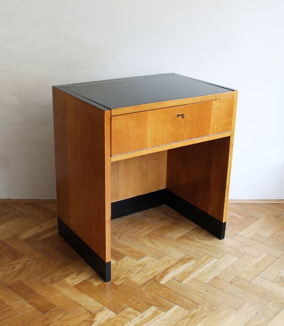 Image 1 of Coiffeuse moderniste des années 1950 avec miroir réglable caché