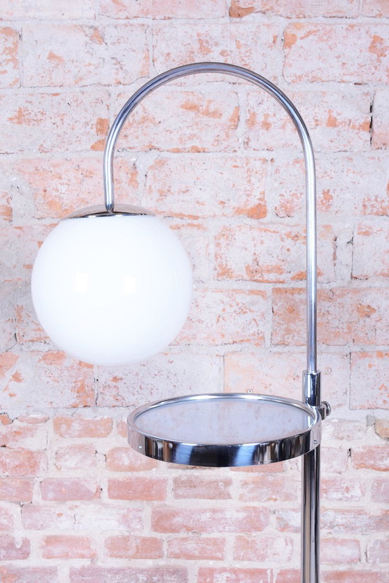 Gerestaureerde Bauhaus vloerlamp, chroom, staal, opaal melkglas, Tsjechisch, jaren 1930 – Vloerlampen, Metal (photo 6 of 14)
