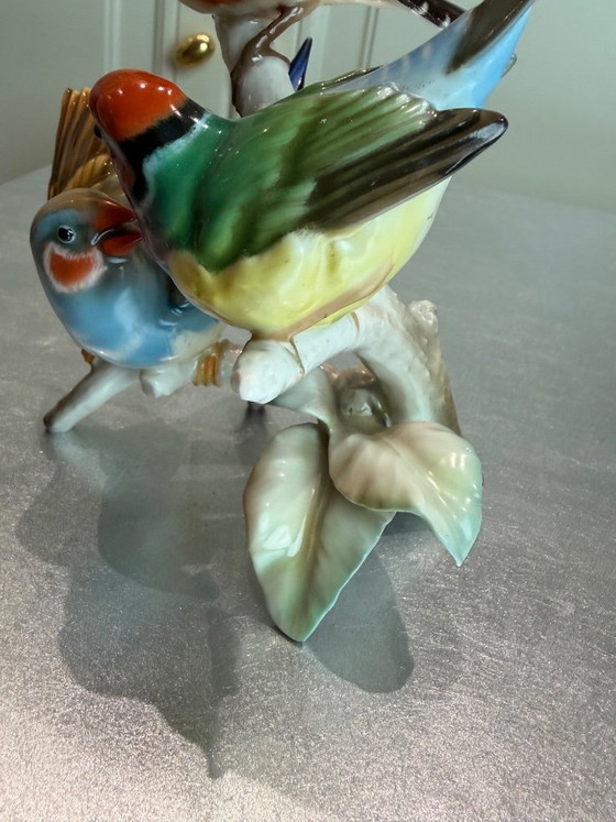 Image 1 of Josef Rieber (JR Duitsland) – Grote handbeschilderde porseleinen vogelgroep – 3 exotische vinken