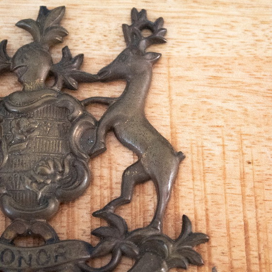 Image 1 of Vintage Messing Sleutelrek Met Hond, Hert En Ridder: Italiaans Heraldish Ontwerp