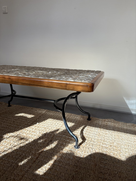 Image 1 of Table basse vintage en hêtre, pierre naturelle et fonte, style Japandi, l114 cm