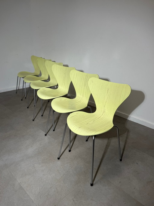 Set di 6 sedie della serie 7 di Fritz Hansen – Arne Jacobsen – Lime – 2007 – eetkamerstoelen (photo 2 of 10)