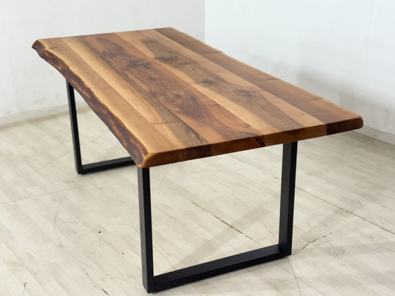 Image 1 of Massief houten eettafel van walnoothout / Tafel / Eettafel / Vergadertafel / Woonkamertafel / 199,5 cm breed