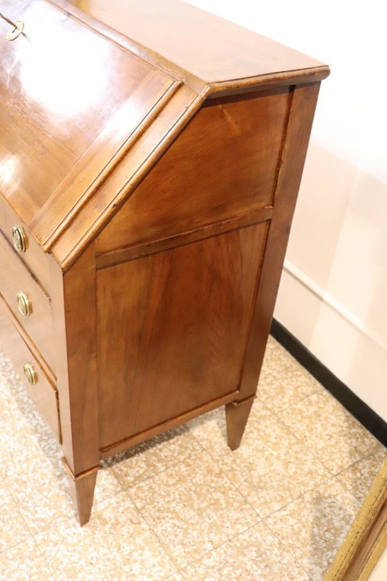 Image 1 of Cómoda antigua de nogal, Italia Siglo XVIII