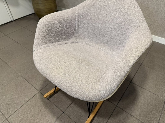 Herman Miller | Eames | RAR | Crème Fiberglass & Grijze Bouclé | 2 Stuks – Schommelstoelen, Metal, Textile (photo 6 of 14)