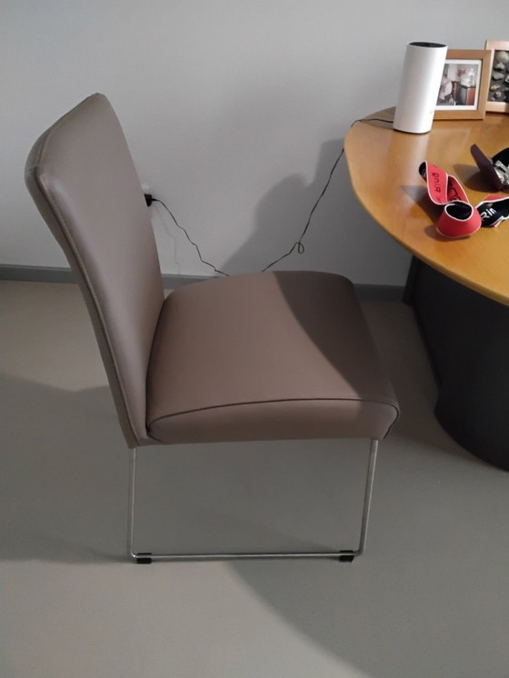 Image 1 of 4 sedie da pranzo Punto. Rivestimento Toledo in pelle e base in acciaio inossidabile.